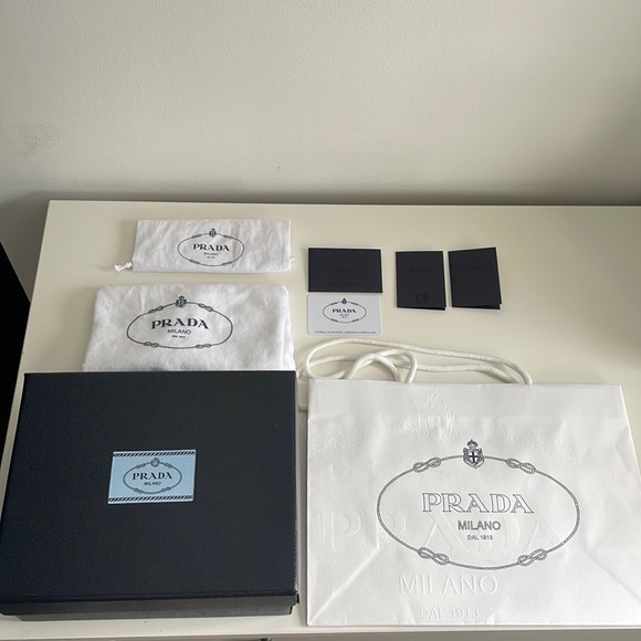 Prada 2005 Re-Edition Saffiano in Cameo Beige - Picture 16 of 16